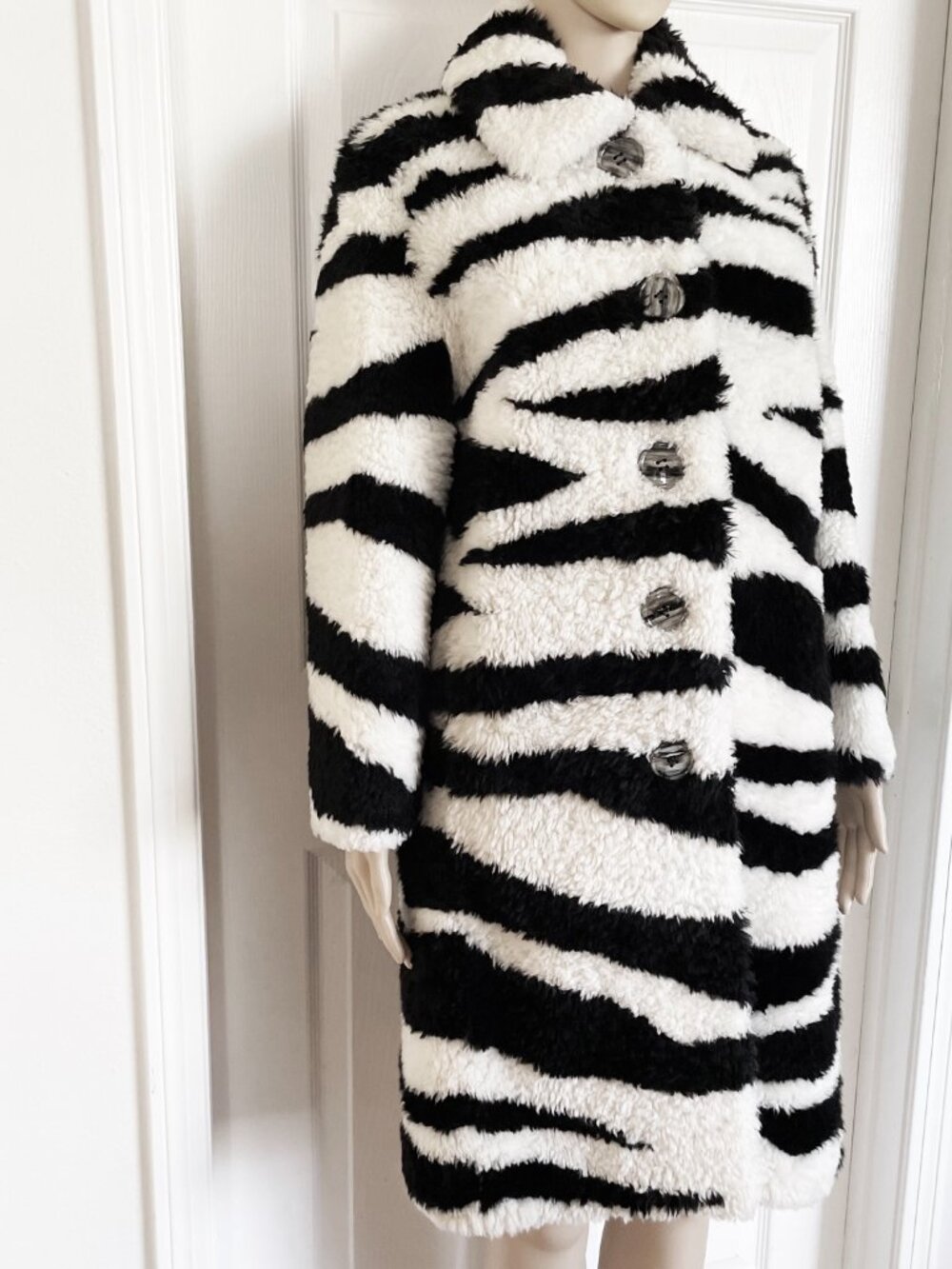 Burberry Prorsum 2016 Resort Collection Runway Shearing Coat Size – IT38 - Picture 11 of 16